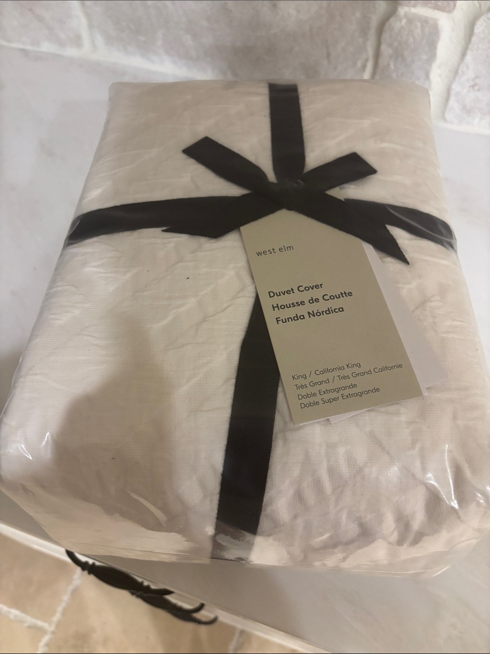 West Elm king white Duvet Cover with pattern texture NWT